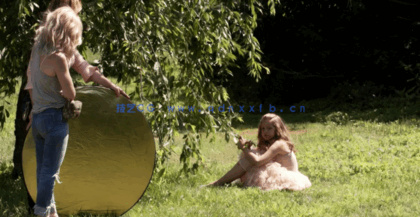  室外女童自然光线摄影避免阴影技巧视频教程 (图5)